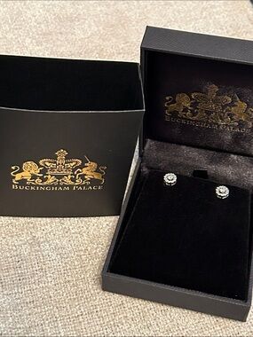 Buckingham Palace Diamanté Stud Earrings, NIB, silvertone